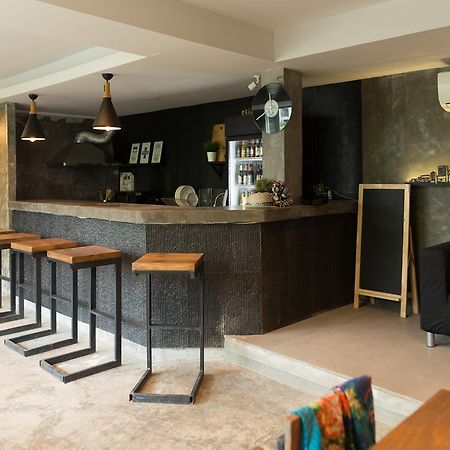 Revolution Hostel Asoke กรุงเทพมหานคร ภายนอก รูปภาพ