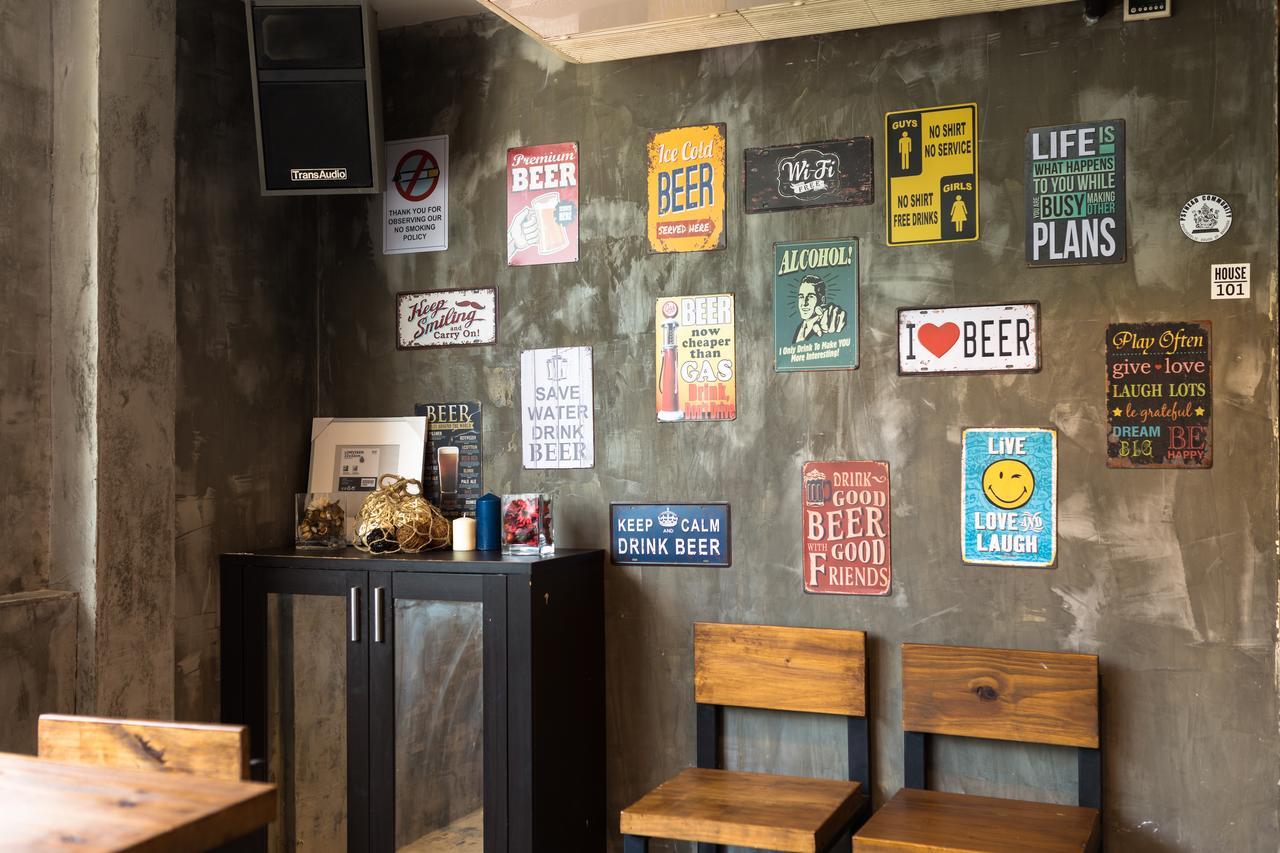 Revolution Hostel Asoke กรุงเทพมหานคร ภายนอก รูปภาพ