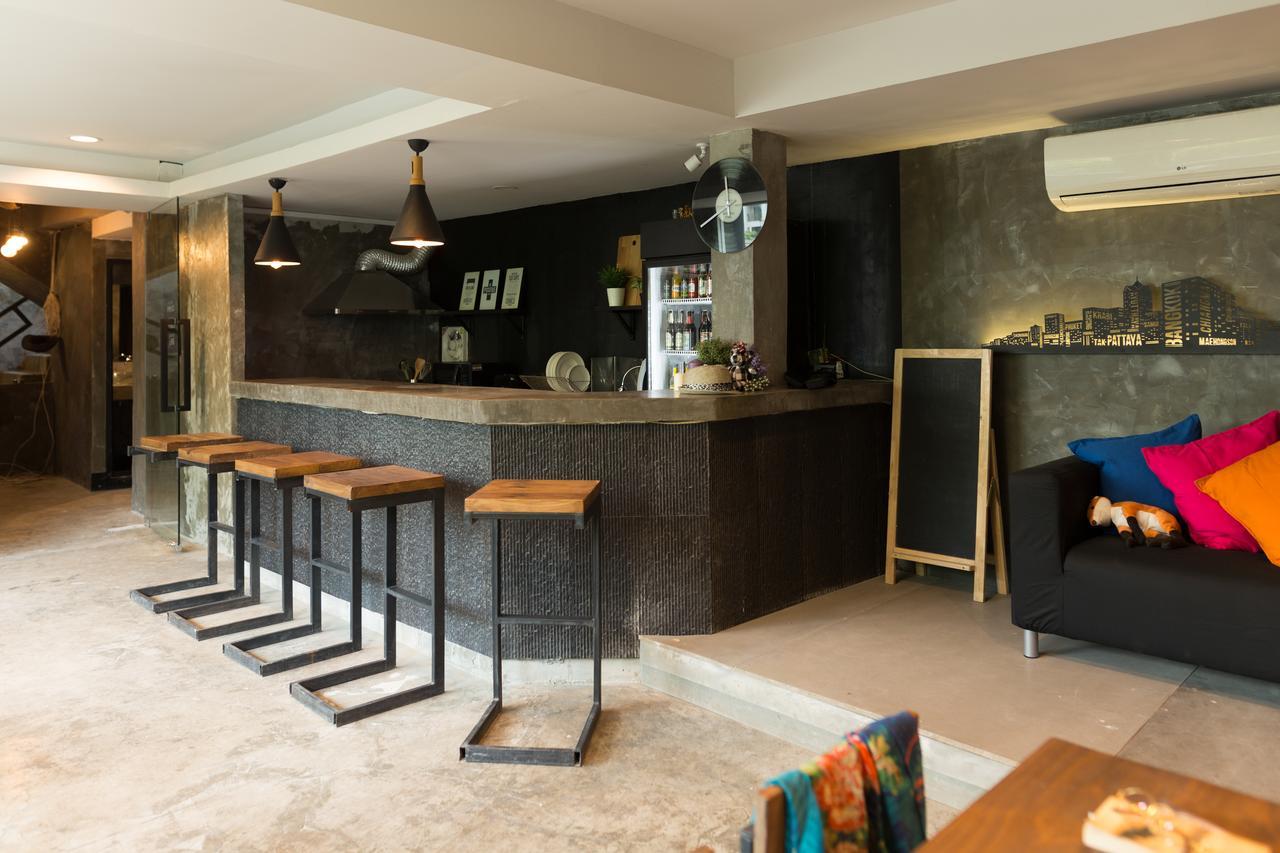 Revolution Hostel Asoke กรุงเทพมหานคร ภายนอก รูปภาพ
