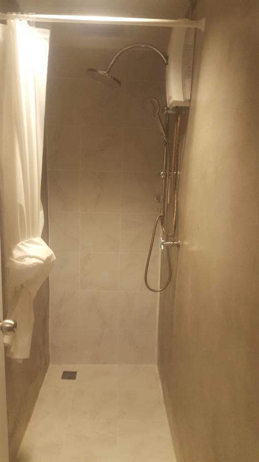 Revolution Hostel Asoke กรุงเทพมหานคร ภายนอก รูปภาพ