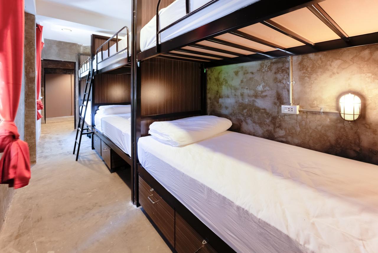 Revolution Hostel Asoke กรุงเทพมหานคร ภายนอก รูปภาพ